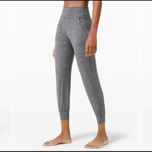Lululemon Align joggers in heathered black, 10.